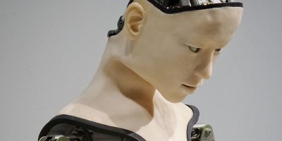 Roboter mit menschlichem Gesicht