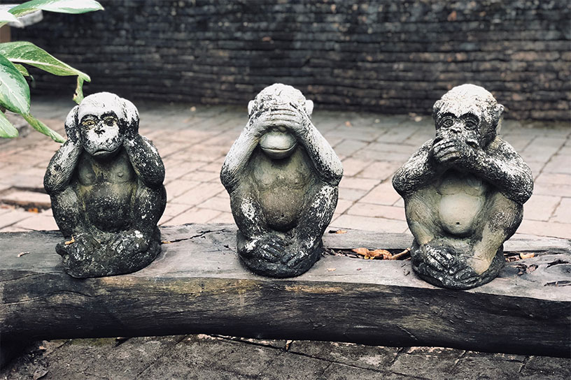 Statuen der Affen: Nichts schlechtes Hören, Nichts schlechtes Sehen, Nichts schlechtes Sprechen.